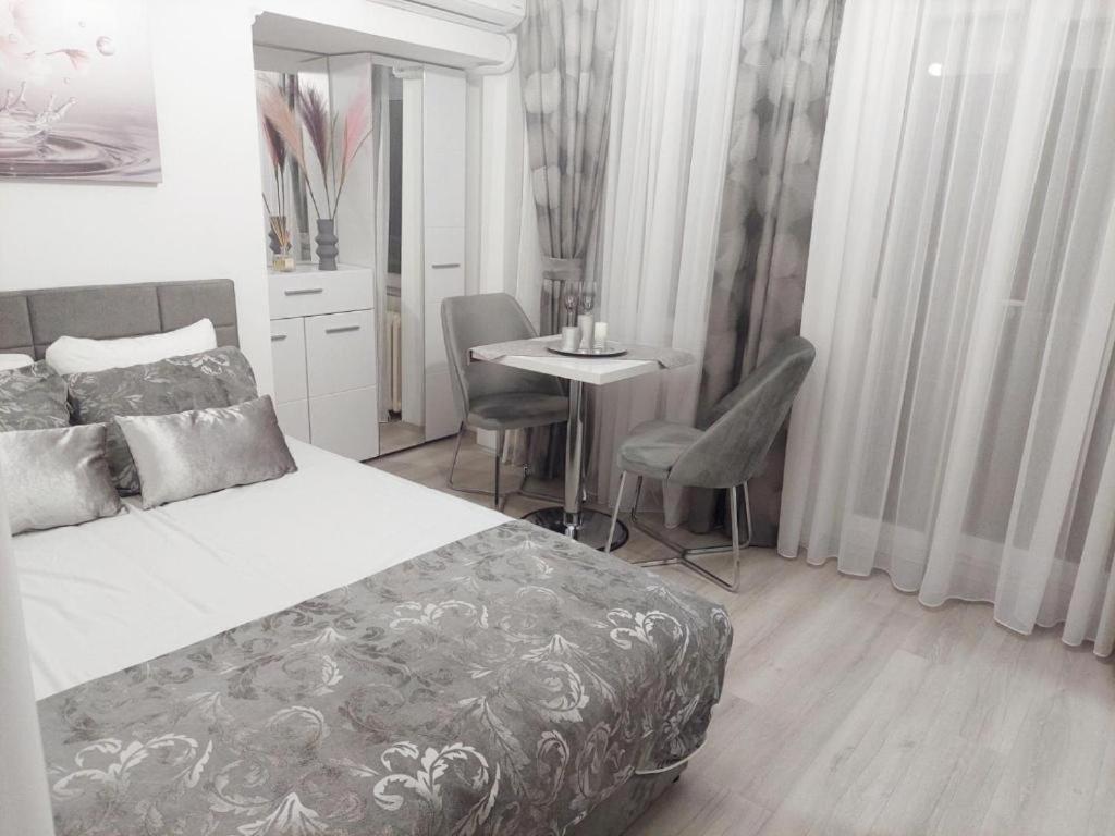City Lux Square Apartment Skopje Buitenkant foto
